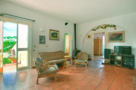 Villa Elonora, maison méditerranéenne avec piscine à Terrauzza : photo 9