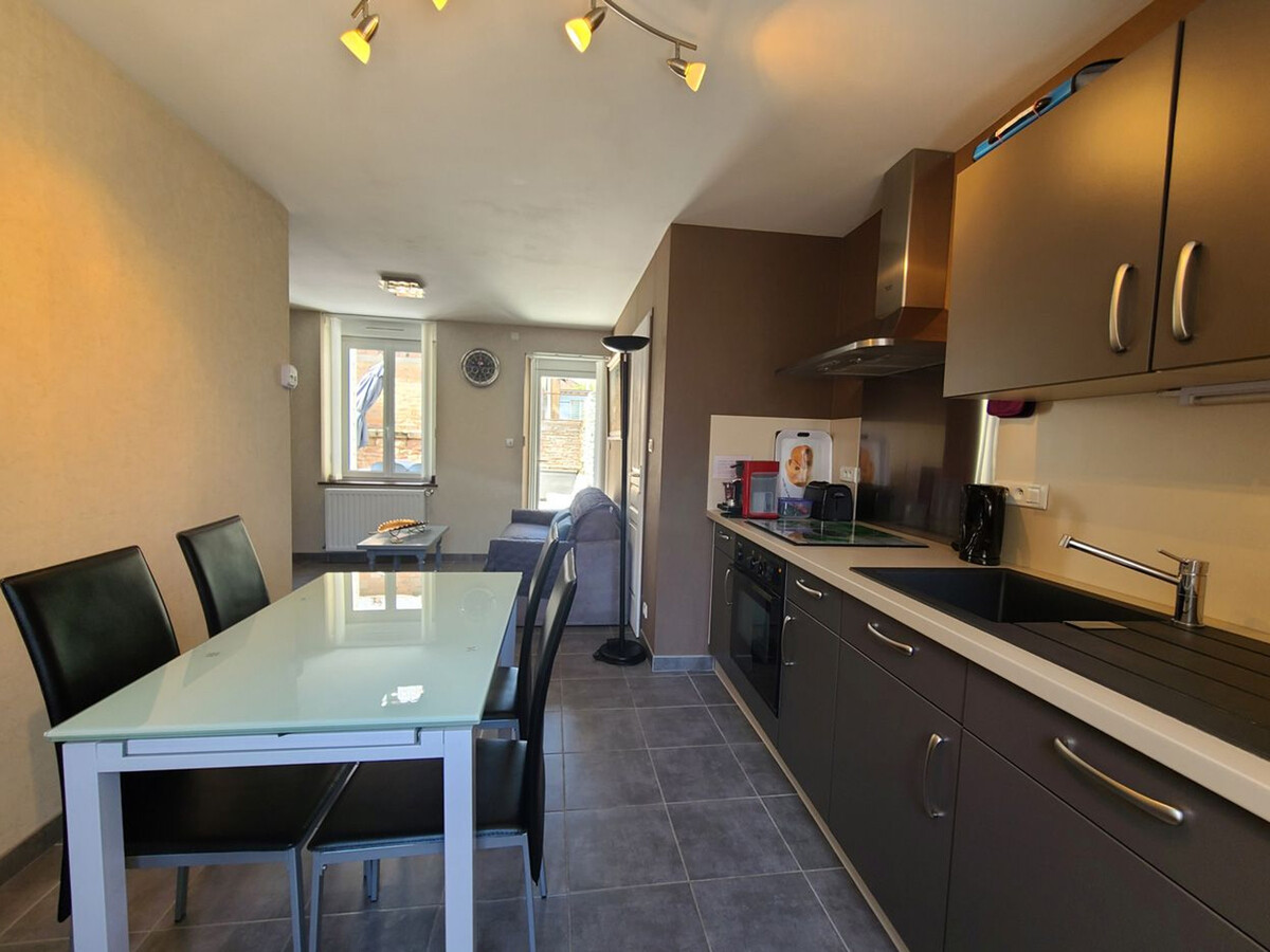 T2 rénové plain-pied avec cour privée à Épinal - Photo 3