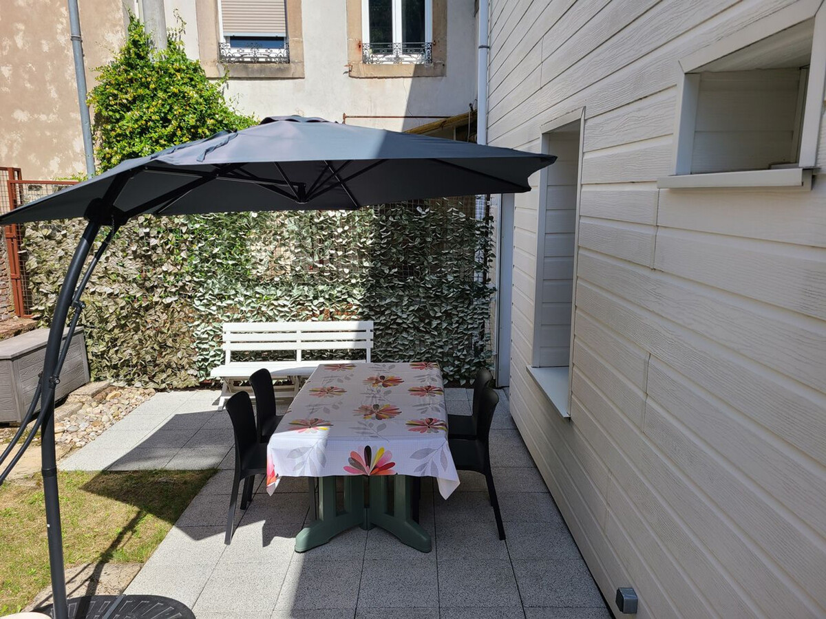 T2 rénové plain-pied avec cour privée à Épinal - Photo 4