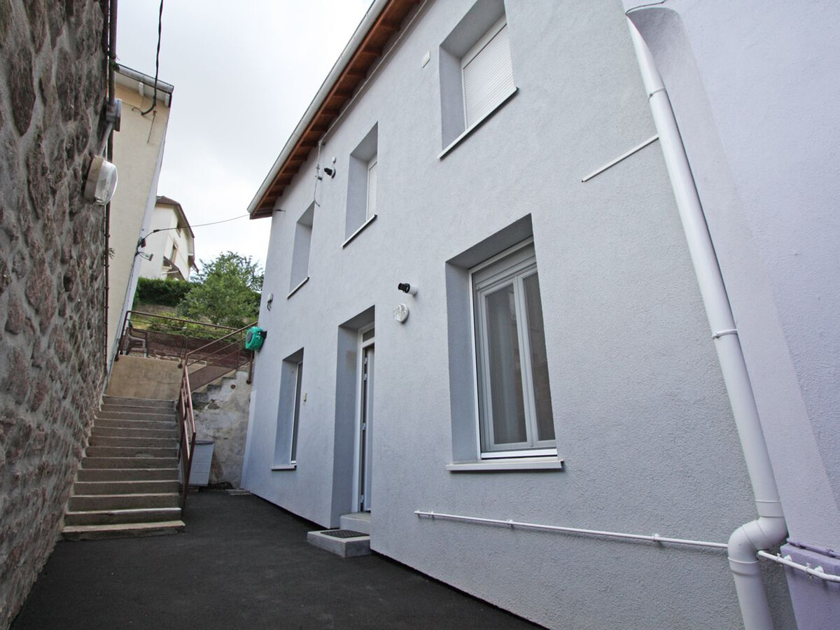 T2 rénové plain-pied avec cour privée à Épinal - Photo 5