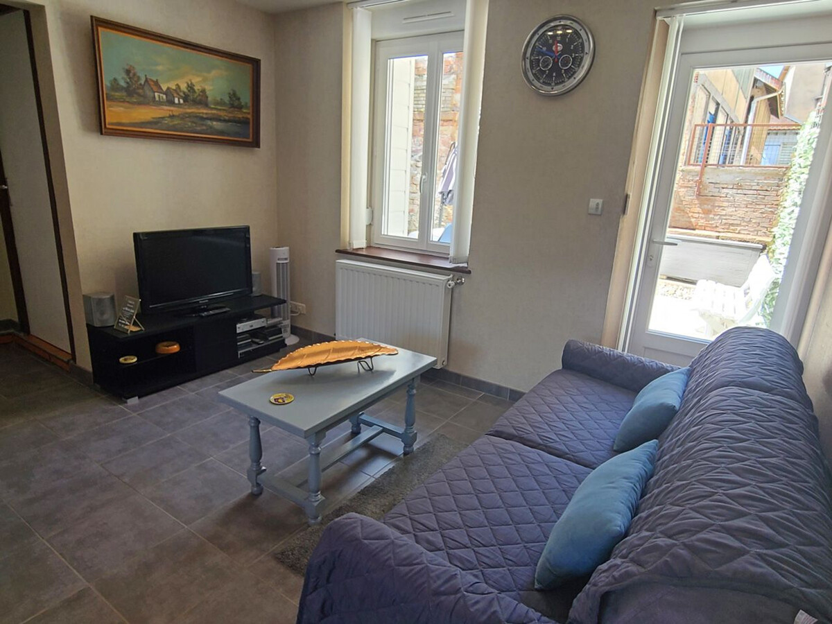 T2 rénové plain-pied avec cour privée à Épinal - Photo 6