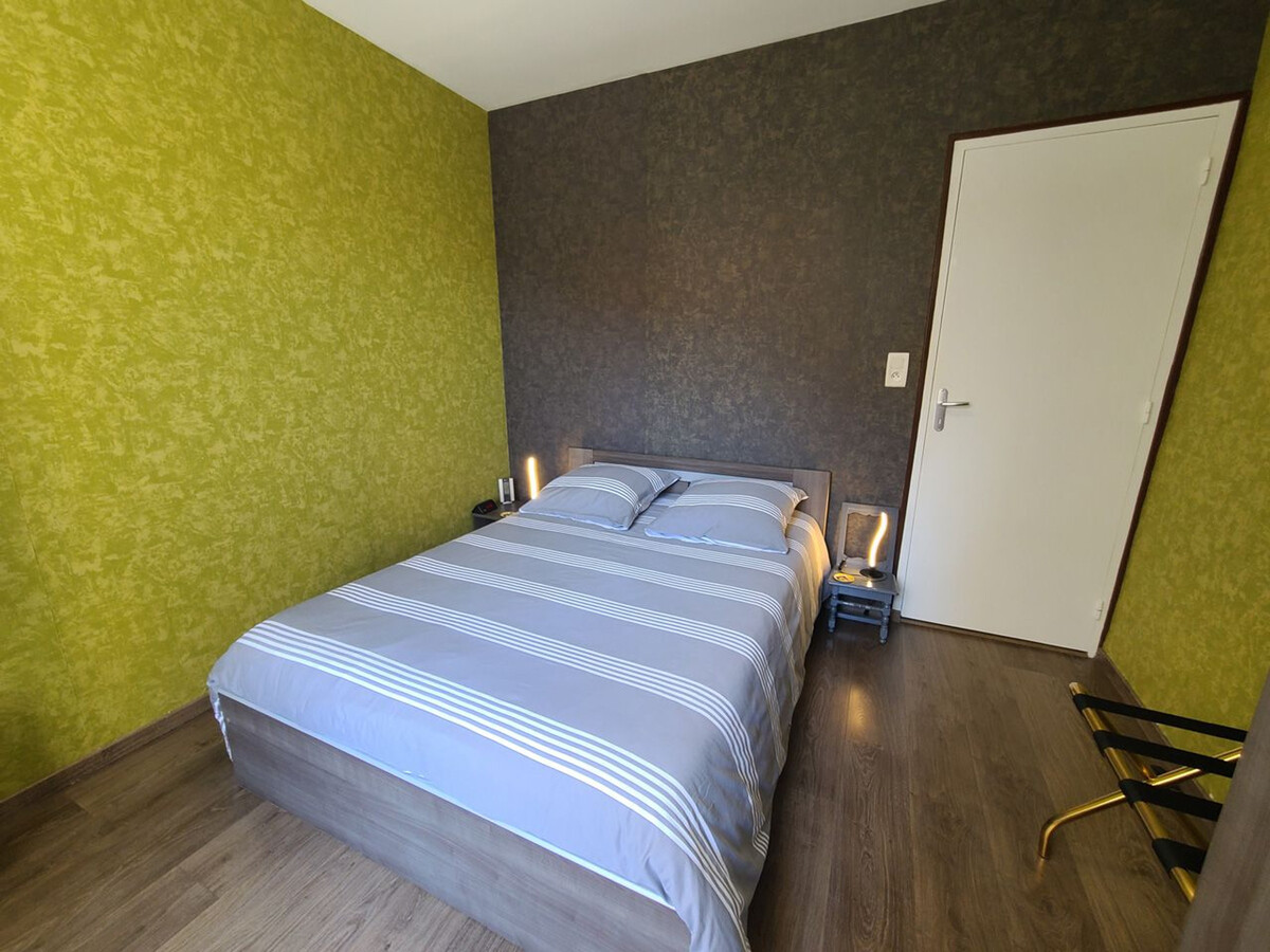 T2 rénové plain-pied avec cour privée à Épinal - Photo 10