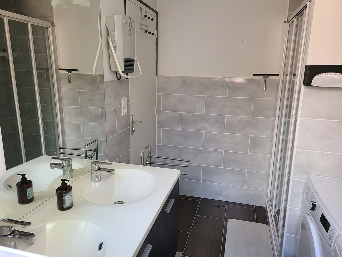 T2 rénové plain-pied avec cour privée à Épinal - Photo 15