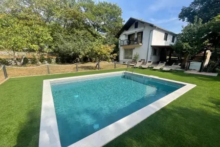 Location maison à Grizane, Maison de vacances avec piscine privée