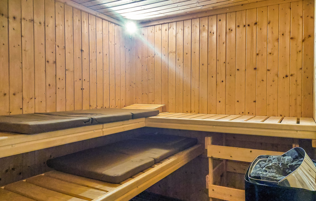 Ancienne ferme avec sauna et piscine à Marquefave - Photo 9