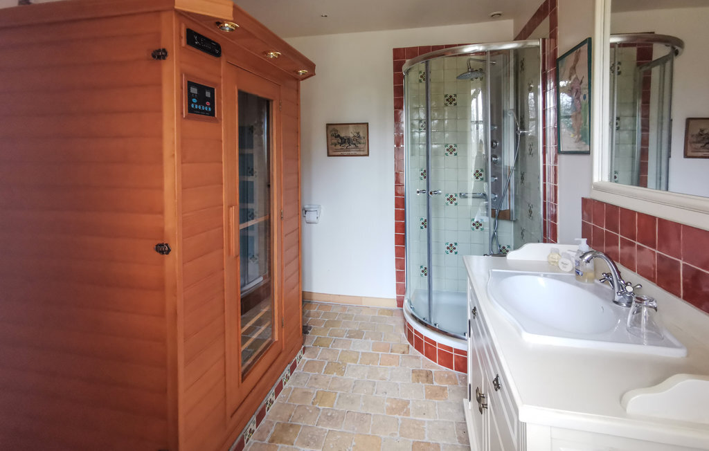 Maison rustique au Château de la Barre avec sauna et jacuzzi - Photo 5