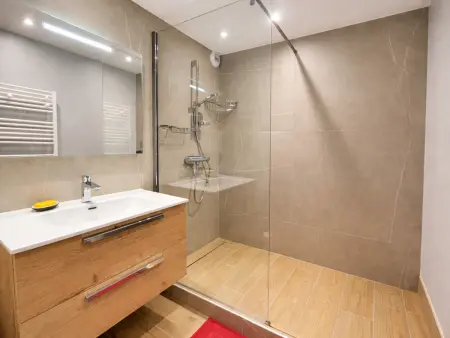 Charmante maison de village rénovée 4 pièces, 3 niveaux, 80m², 6 pers, à St Marcel, proche pistes ski. - Photo 7