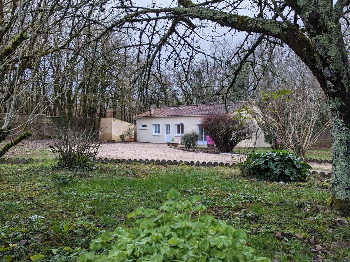 Gîte plain-pied 5 pers. à Puyréaux, jardin 2000m² et forêt - Photo 5