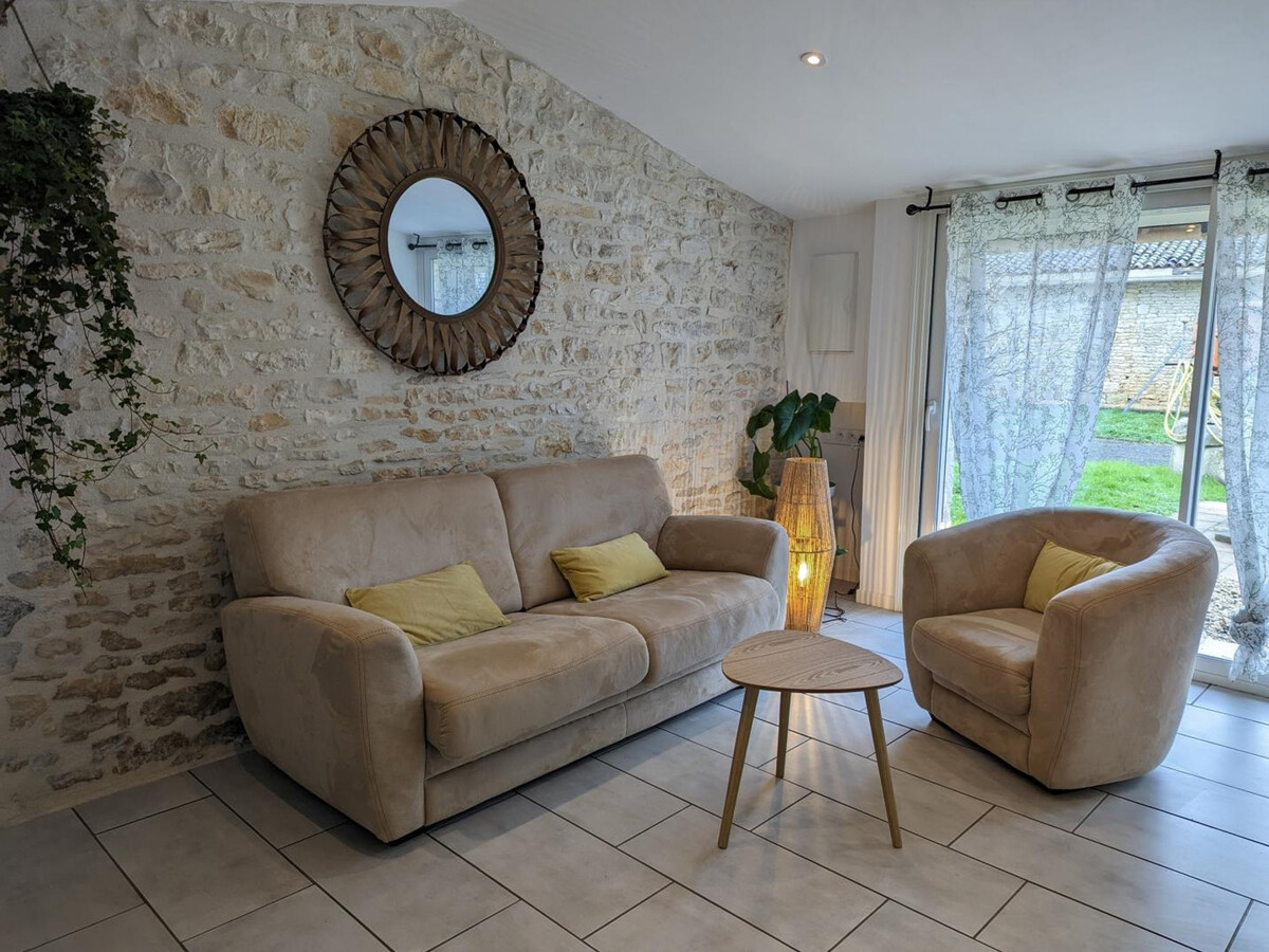 Gîte charentais avec piscine chauffée à Aunac-sur-Charente - Photo 6
