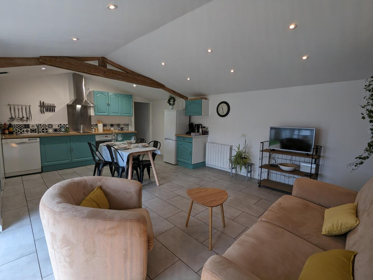 Gîte charentais avec piscine chauffée à Aunac-sur-Charente - Photo 9