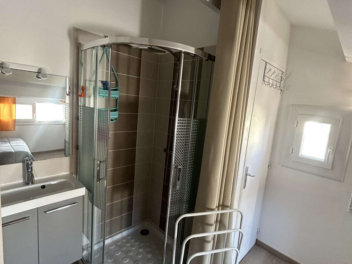 Maisonnette 1 chambre à 250 m de la plage, piscine - Photo 4