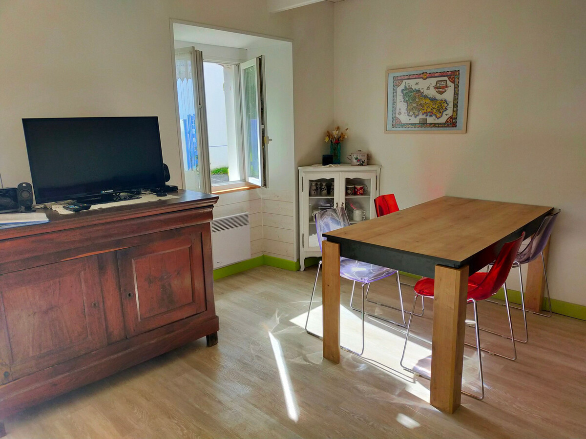 Maison 3 chambres centre Sauzon, jardin 100 m² - Photo 4