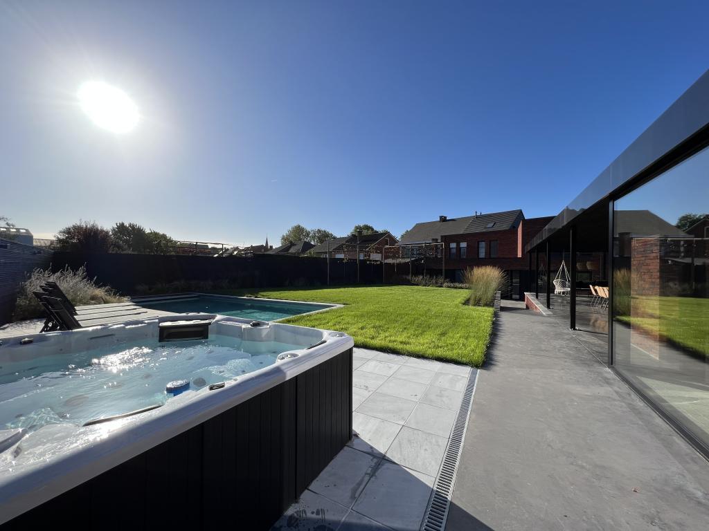 Bigaro II – Maison 18 pers., piscine et spa à Heers - Photo 1