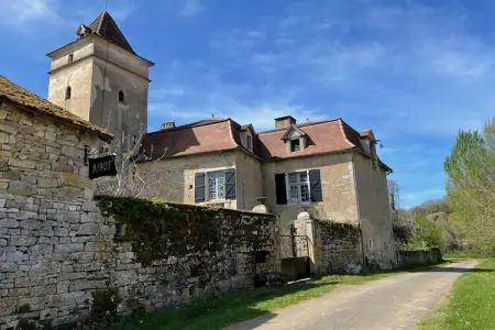 Demeure historique 15 pers, 9 chambres à Cénevières : photo 7