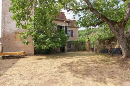 Demeure historique 15 pers, 9 chambres à Cénevières : photo 8