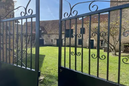 Demeure historique 15 pers, 9 chambres à Cénevières : photo 11