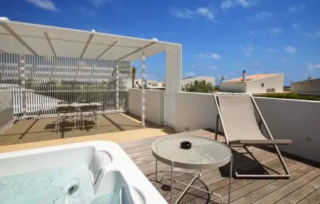 Maison avec piscine et jacuzzi face à la mer : photo 2
