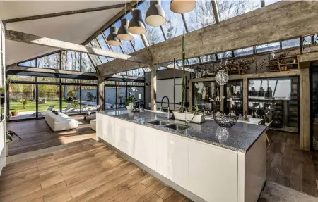 Maison 10 personnes à Breuillet, piscine intérieure et sauna : photo 6