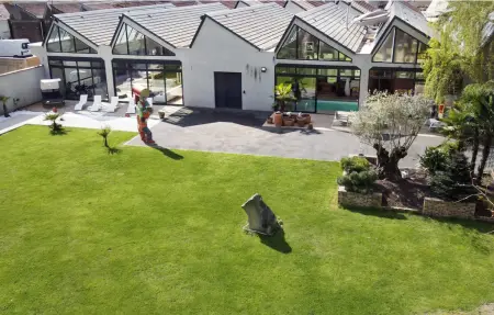 Maison 10 personnes à Breuillet, piscine intérieure et sauna : photo 12