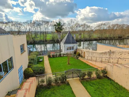 Location gite à Sablé sur Sarthe, Gîte restauré 6 pers. au bord de la rivière, proche centre, parking et wifi