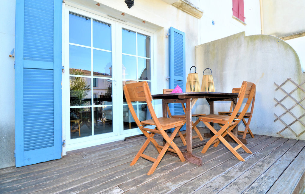 Maison avec terrasse sur le port d'Aigues-Mortes - Photo 2