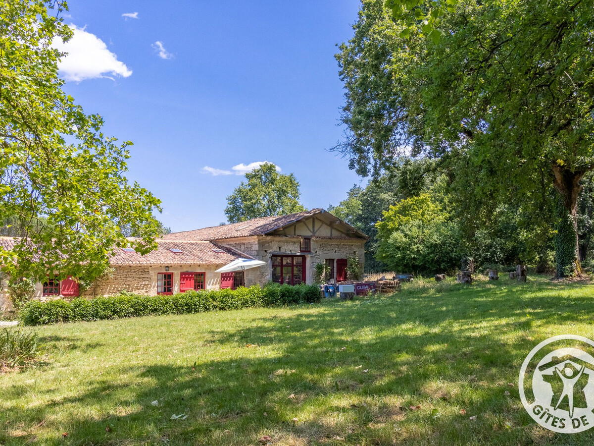 Gîte 2 personnes aux volets rouges près du château de Montreuil Bellay - Photo 1