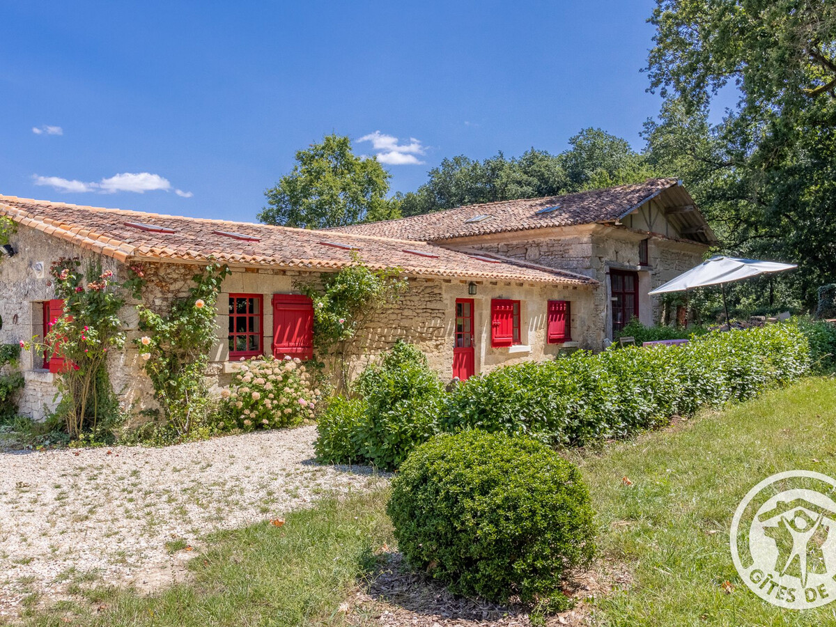 Gîte 2 personnes aux volets rouges près du château de Montreuil Bellay - Photo 2
