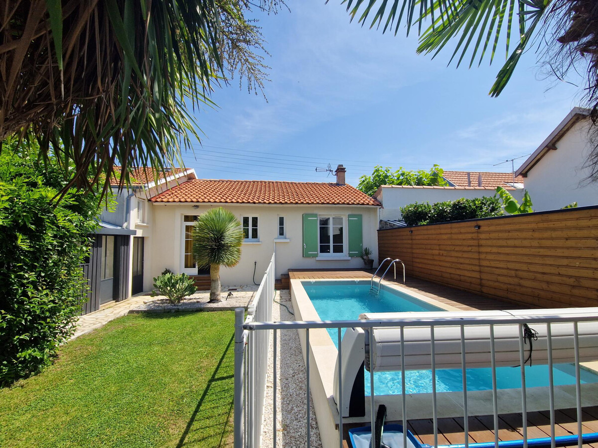 Maison rénovée 4 pers., piscine sécurisée et jardin clos - Photo 12