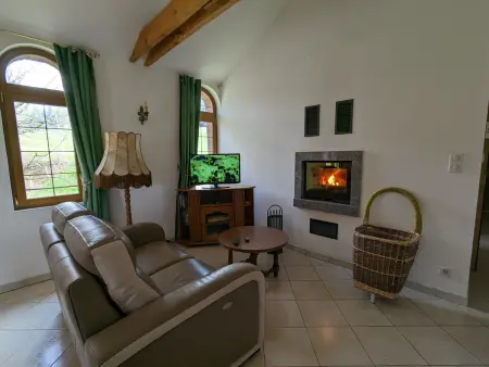 Ancienne chapelle aménagée en gîte indépendant avec terrasse et cheminée - Photo 3