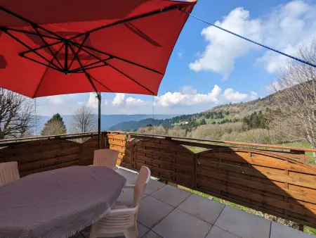 Ancienne chapelle aménagée en gîte indépendant avec terrasse et cheminée - Photo 13