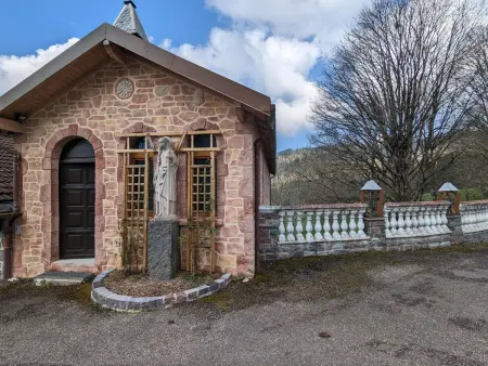 Ancienne chapelle aménagée en gîte indépendant avec terrasse et cheminée - Photo 28
