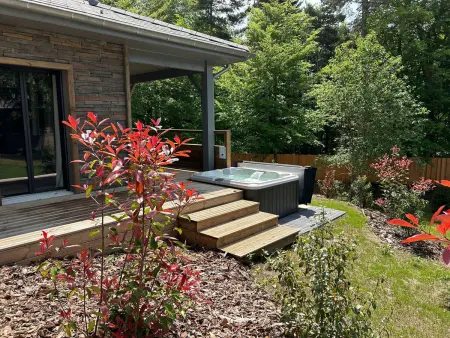 Lodge avec spa privatif et aire de jeux au Chambon-sur-Lignon : photo 8