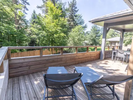 Lodge avec spa privatif et aire de jeux au Chambon-sur-Lignon : photo 11