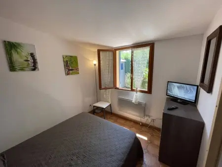 Pavillon T2 cabine 6 couchages, piscine et cour privée - Photo 10