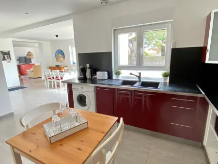 Maison rénovée 300m de la mer, terrasse 50m² : photo 3