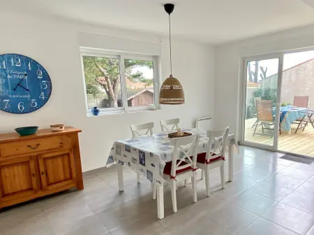 Maison rénovée 300m de la mer, terrasse 50m² : photo 5