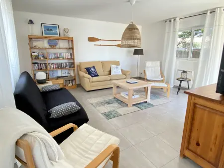 Maison rénovée 300m de la mer, terrasse 50m² : photo 6