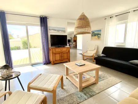 Maison rénovée 300m de la mer, terrasse 50m² : photo 7