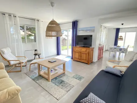 Maison rénovée 300m de la mer, terrasse 50m² : photo 8