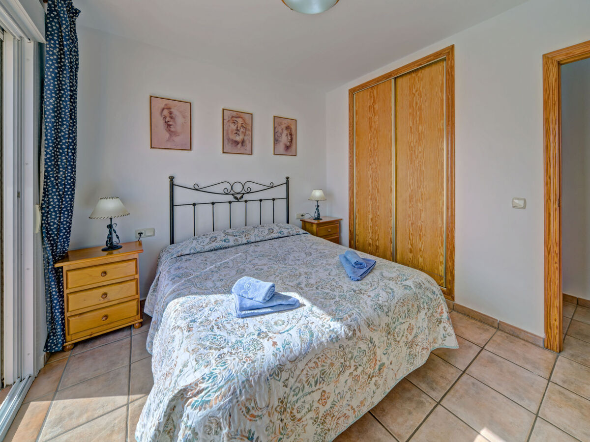 Maison mitoyenne à Calpe, piscines communes, parking privé - Photo 17