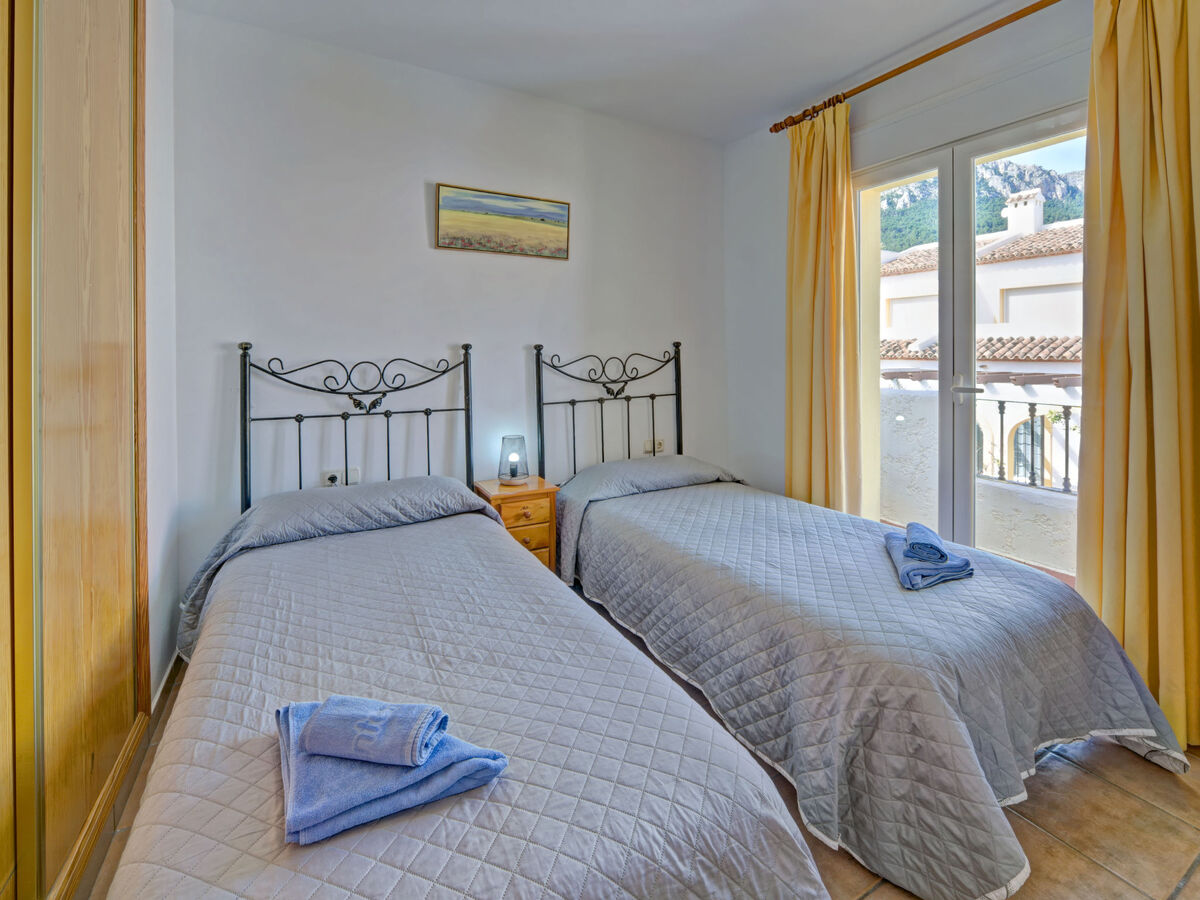 Maison mitoyenne à Calpe, piscines communes, parking privé - Photo 18