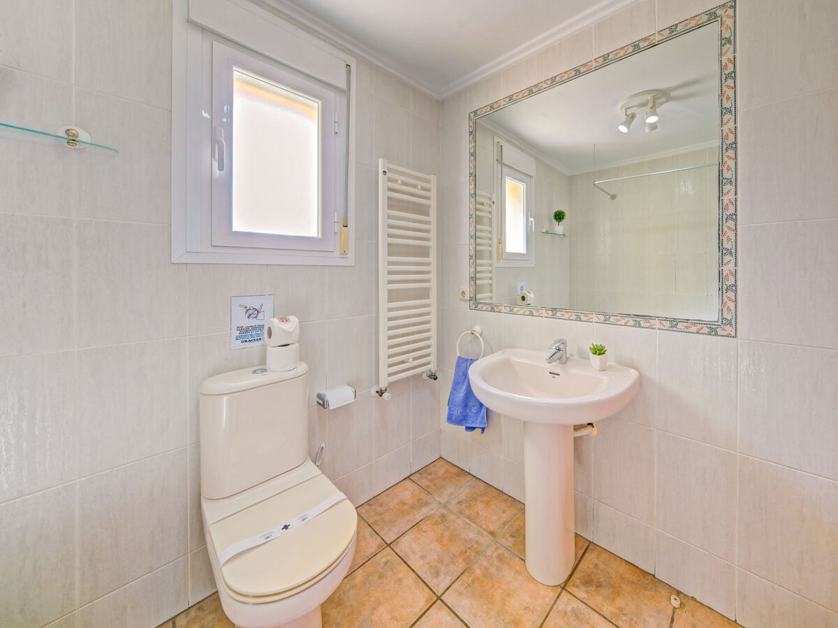 Maison mitoyenne à Calpe, piscines communes, parking privé - Photo 19
