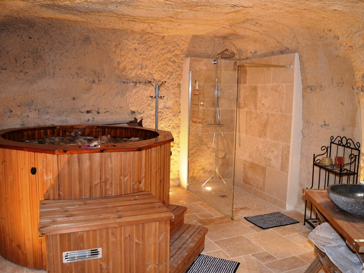 Maison troglodyte 180 m² avec spa et salle de jeux - Photo 19