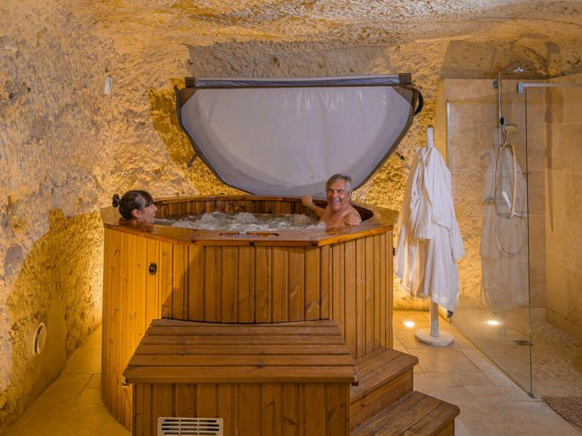 Maison troglodyte 180 m² avec spa et salle de jeux - Photo 20
