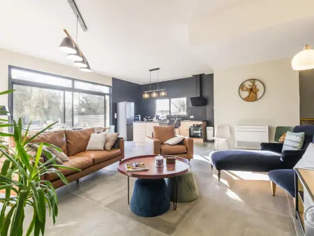 Location gite à Lessay, Maison lumineuse avec terrasse, jardin et équipement complet près de la voie verte