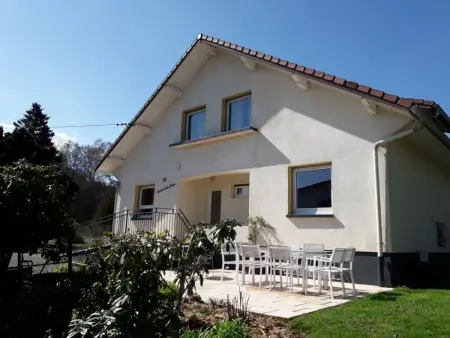 Location gite à La Bourgonce, Maison spacieuse avec terrasse, près de Saint-Dié, idéale pour randonnées et proche de lAlsace