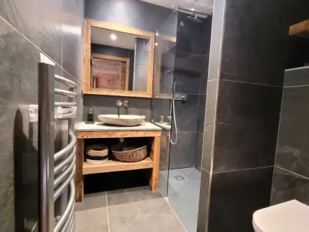 Chalet spacieux 5* avec jacuzzi et sauna, animaux acceptés - Photo 10