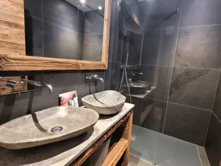 Chalet 5* aux Gets: Luxe, jacuzzi, sauna, chiens admis - Photo 8