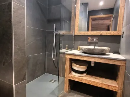Chalet 5* aux Gets: Luxe, jacuzzi, sauna, chiens admis - Photo 9