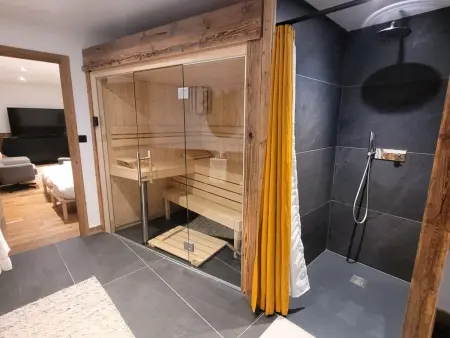Chalet 5* aux Gets: Luxe, jacuzzi, sauna, chiens admis - Photo 10